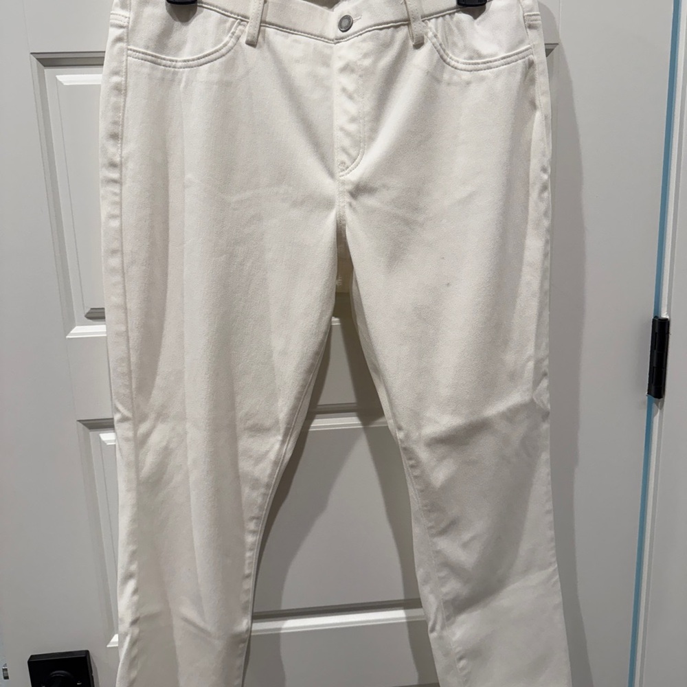 Uniqlo White Straight Jeans Classic Lightweight Design